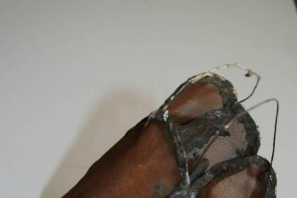 Úžitkové predmety a objekty vytvorené z dostupných materiálov pomocou cínu.