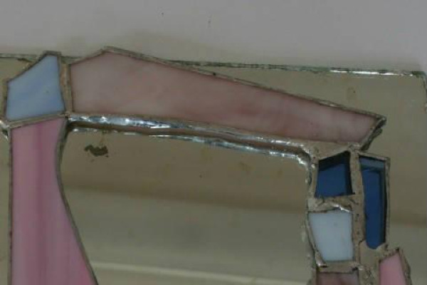 Úžitkové predmety a objekty vytvorené z dostupných materiálov pomocou cínu.