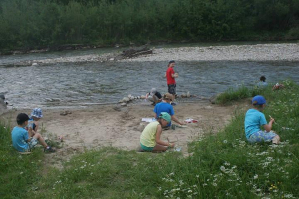 Rieka Belá hýri farbami