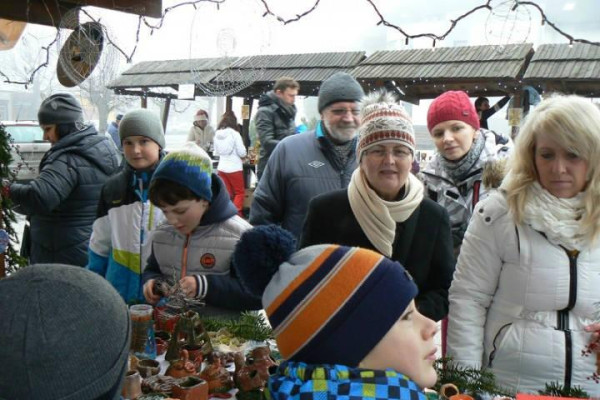 Zuškári na vianočnom trhu v Liptovskom Hrádku Námestie Františka Wisnera, 19. december 2015