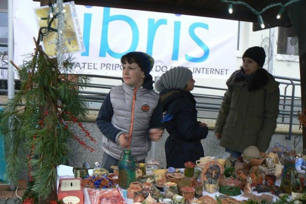 Zuškári na vianočnom trhu v Liptovskom Hrádku Námestie Františka Wisnera, 19. december 2015