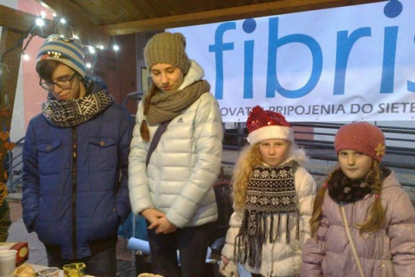 Zuškári na vianočnom trhu v Liptovskom Hrádku Námestie Františka Wisnera, 19. december 2015