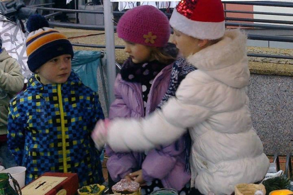 Zuškári na vianočnom trhu v Liptovskom Hrádku Námestie Františka Wisnera, 19. december 2015