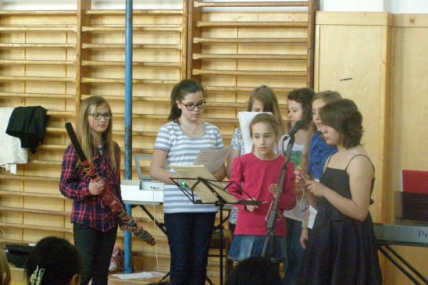 Výchovný koncert v Hybiach