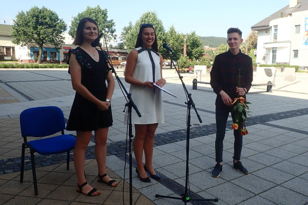 Odovzdávanie absolventských vysvedčení