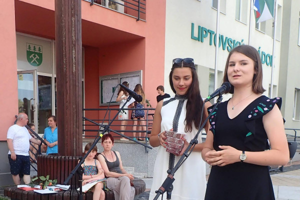 Odovzdávanie absolventských vysvedčení