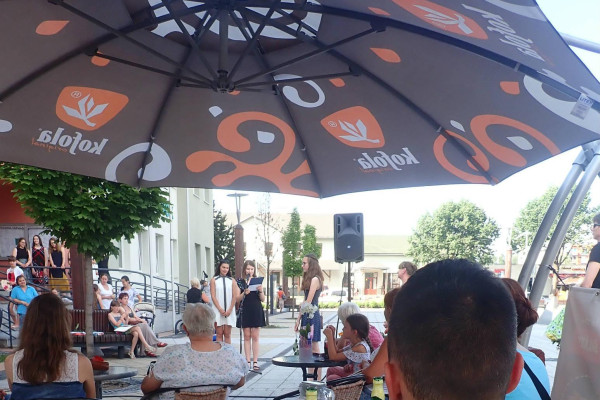 Odovzdávanie absolventských vysvedčení