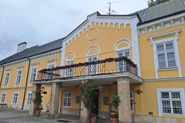 Cesta za poznaním tradičného sklárskeho remesla do Valaskej Dubovej.