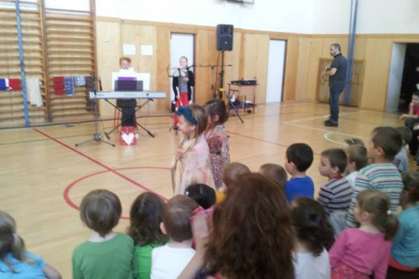 Výchovný koncert v ZŠ Hybe
