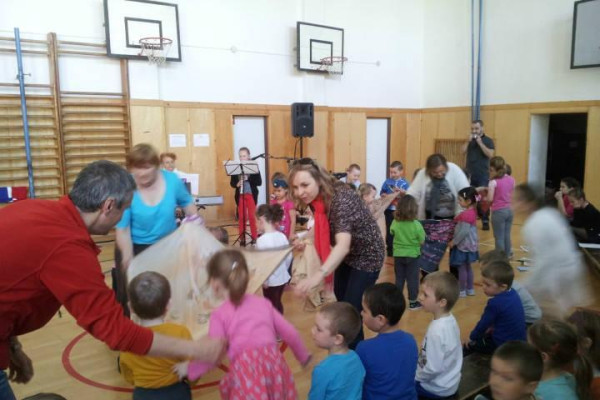 Výchovný koncert v ZŠ Hybe